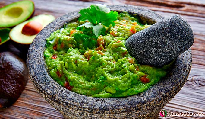 Guacamole en molcajete (mortero) mexicano - Tienda Mexicana Huastekoo.es